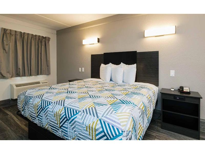 Motel 6-Baytown, TX - Garth Rd GA image