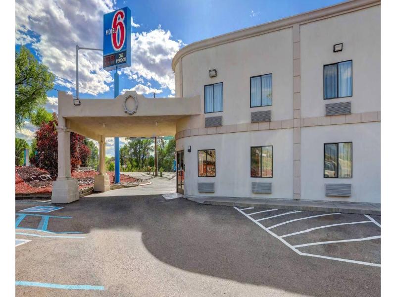 Motel 6 Espanola, Nm — exterior view