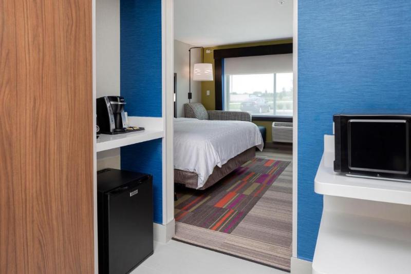 Holiday Inn Exp & Sts Bourbonnais East - Bradley image