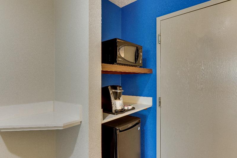 Holiday Inn Express Cincinnati North - Monroe image