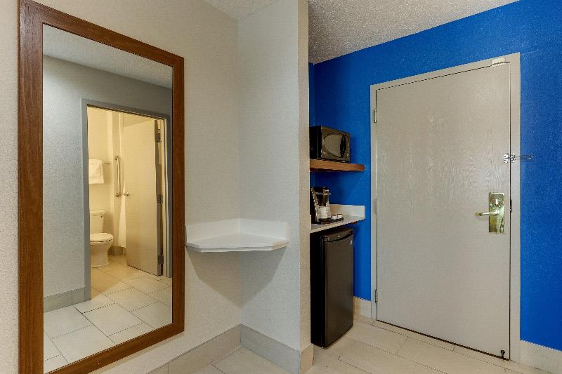 Holiday Inn Express Cincinnati North - Monroe image