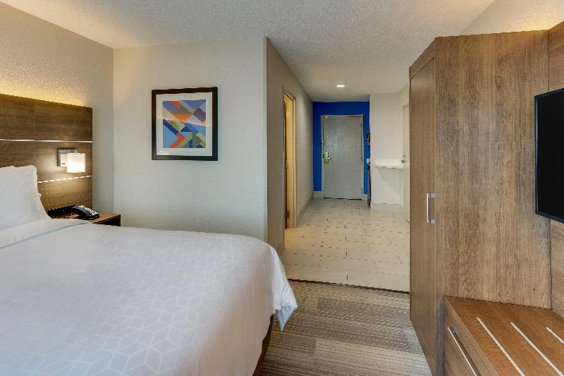Holiday Inn Express Cincinnati North - Monroe image