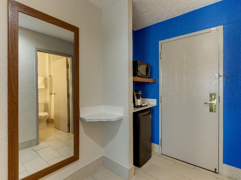 Holiday Inn Express Cincinnati North - Monroe image