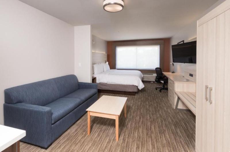 Holiday Inn Express & Suites Michigan City photo 19