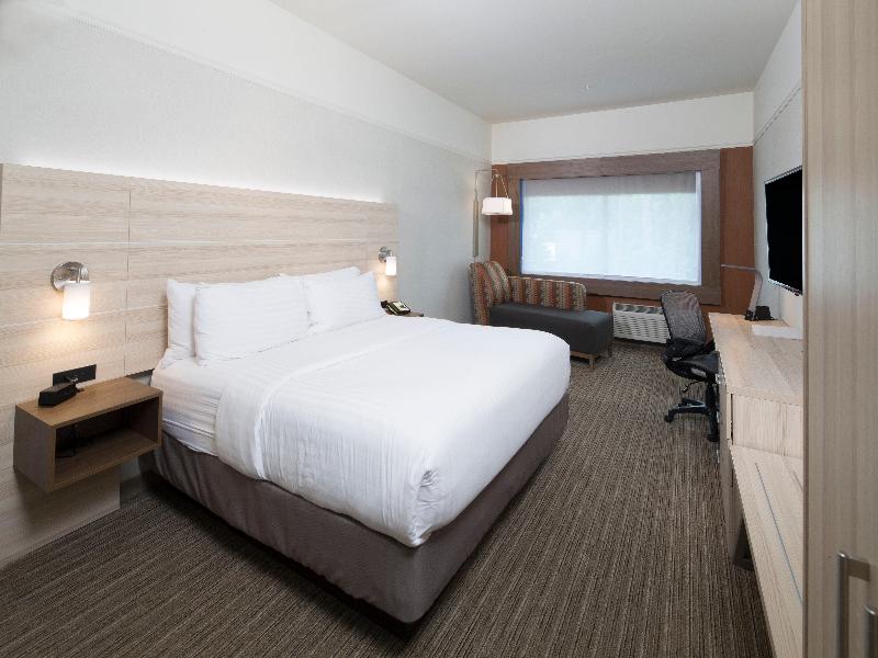 Holiday Inn Express & Suites Michigan City image
