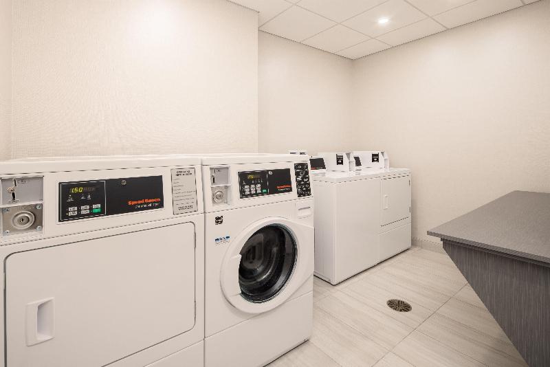 Holiday Inn Exp & Sts Ft Myers Beach-Sanibel G/wy image