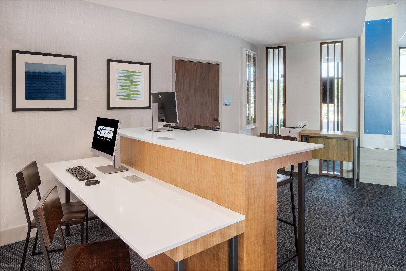 Holiday Inn Exp & Sts Ft Myers Beach-Sanibel G/wy image