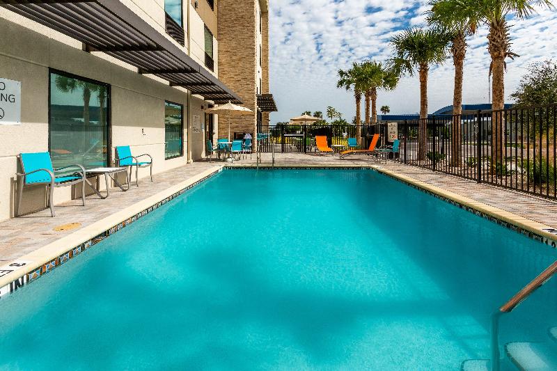 Holiday Inn Exp & Sts Ft Myers Beach-Sanibel G/wy image