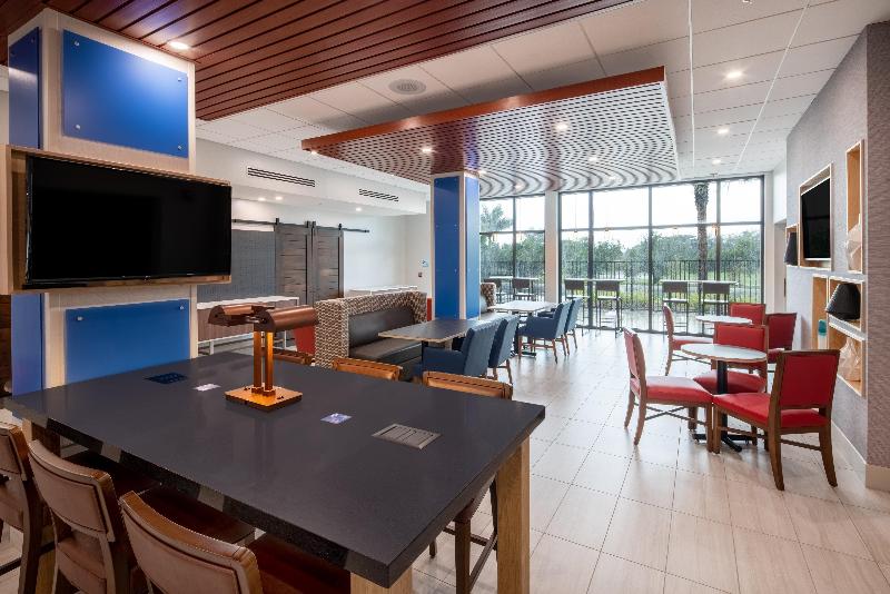 Holiday Inn Exp & Sts Ft Myers Beach-Sanibel G/wy image