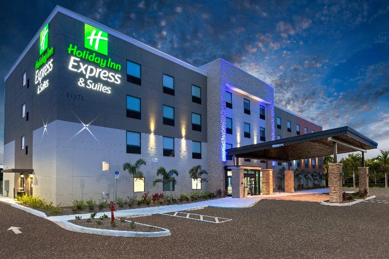 Holiday Inn Exp & Sts Ft Myers Beach-Sanibel G/wy image