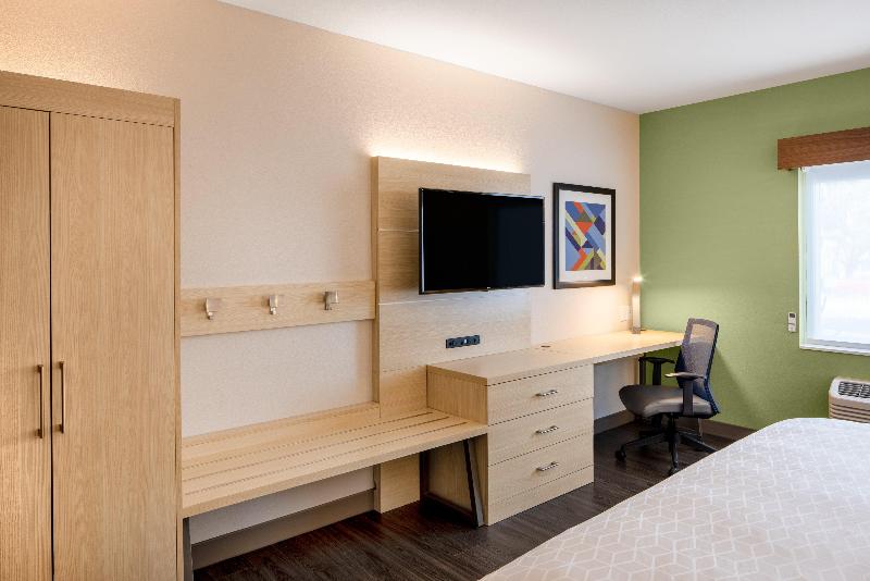 Holiday Inn Exp & Sts Ft Myers Beach-Sanibel G/wy image