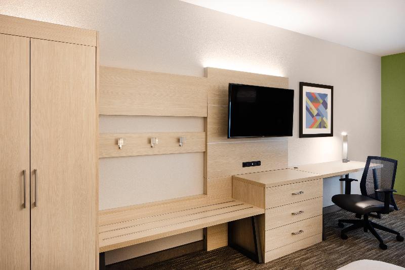 Holiday Inn Exp & Sts Ft Myers Beach-Sanibel G/wy image