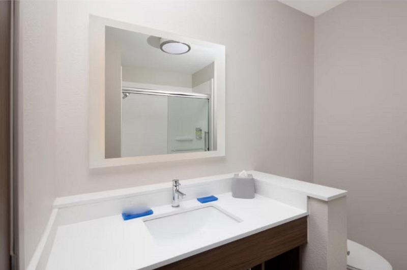 Holiday Inn Exp & Sts Ft Myers Beach-Sanibel G/wy image