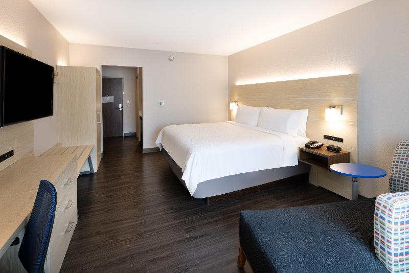 Holiday Inn Exp & Sts Ft Myers Beach-Sanibel G/wy image
