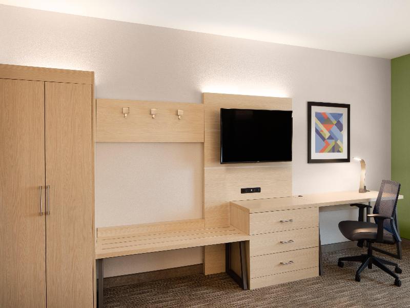 Holiday Inn Exp & Sts Ft Myers Beach-Sanibel G/wy image