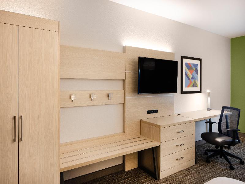 Holiday Inn Exp & Sts Ft Myers Beach-Sanibel G/wy image