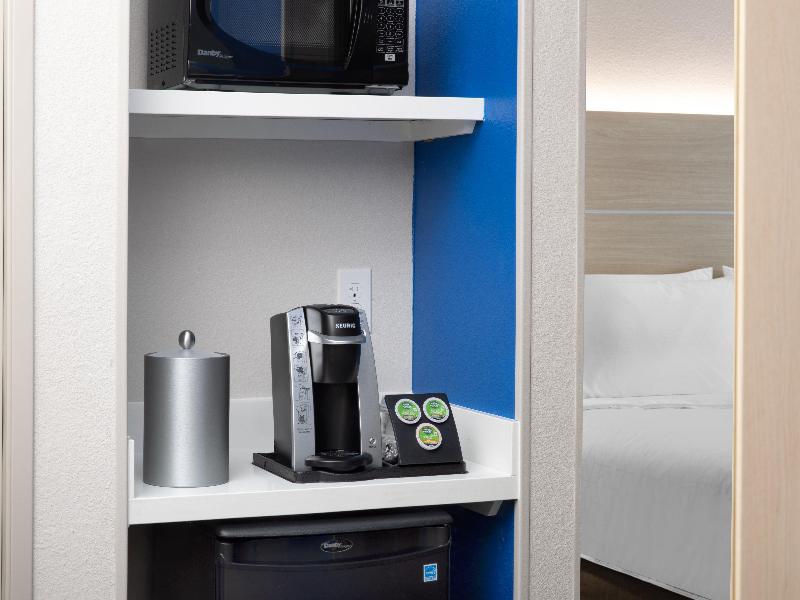 Holiday Inn Exp & Sts Ft Myers Beach-Sanibel G/wy image