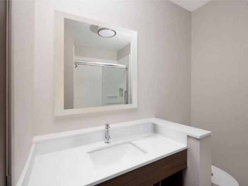 Holiday Inn Exp & Sts Ft Myers Beach-Sanibel G/wy image