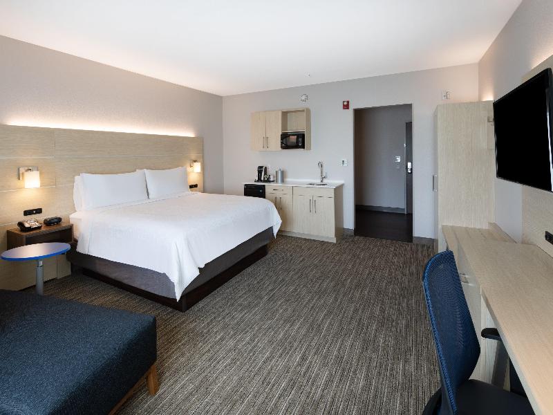 Holiday Inn Exp & Sts Ft Myers Beach-Sanibel G/wy image