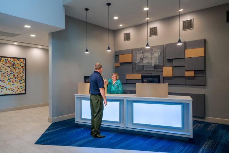 Holiday Inn Express & Suites St Peters image