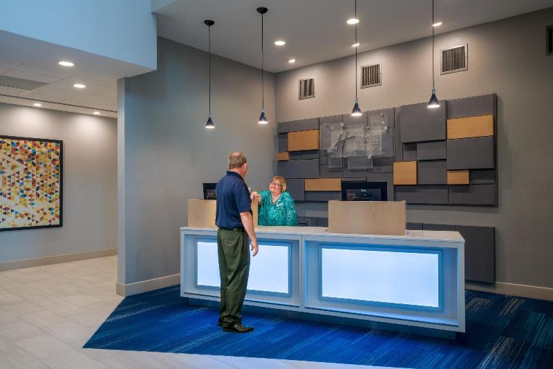 Holiday Inn Express & Suites St Peters image