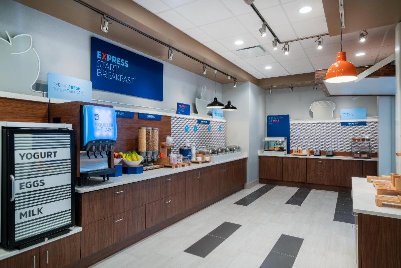 Holiday Inn Express & Suites St Peters image