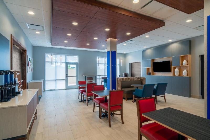 Holiday Inn Express & Suites St Peters image