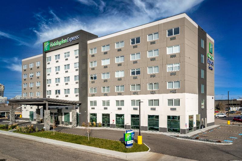 Holiday Inn Express & Suites Brandon