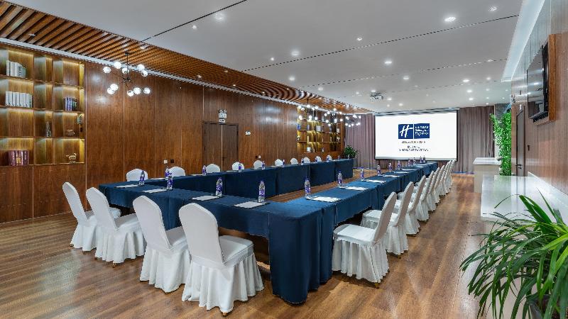 Holiday Inn Express Yinchuan Downtown image