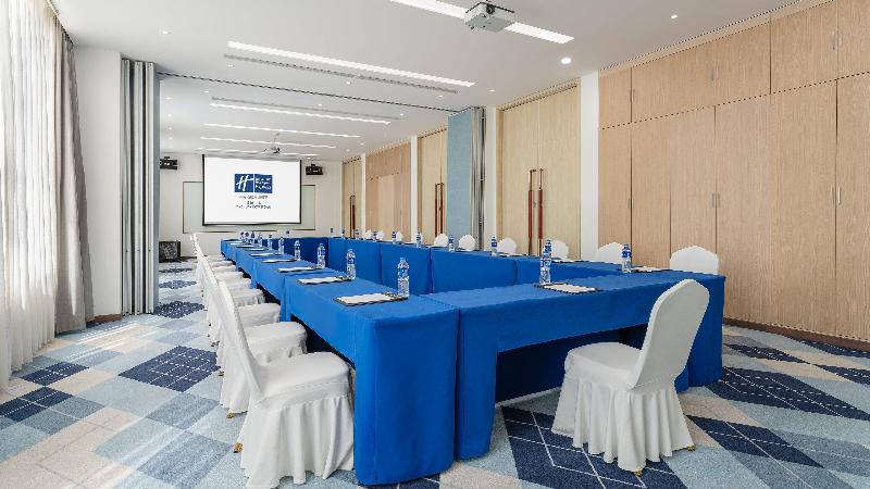 Holiday Inn Express Yinchuan Downtown image