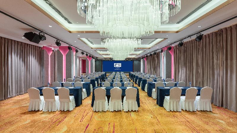 Holiday Inn Express Yinchuan Downtown image