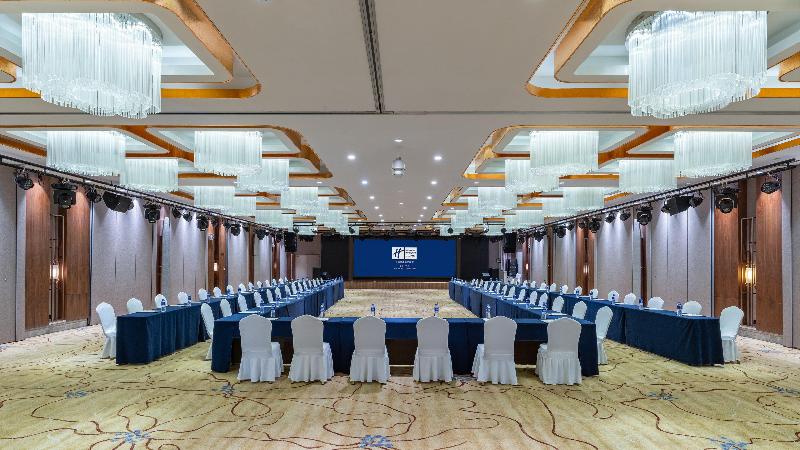 Holiday Inn Express Yinchuan Downtown image