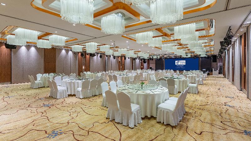 Holiday Inn Express Yinchuan Downtown image