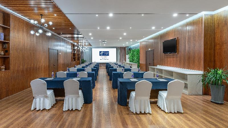 Holiday Inn Express Yinchuan Downtown image