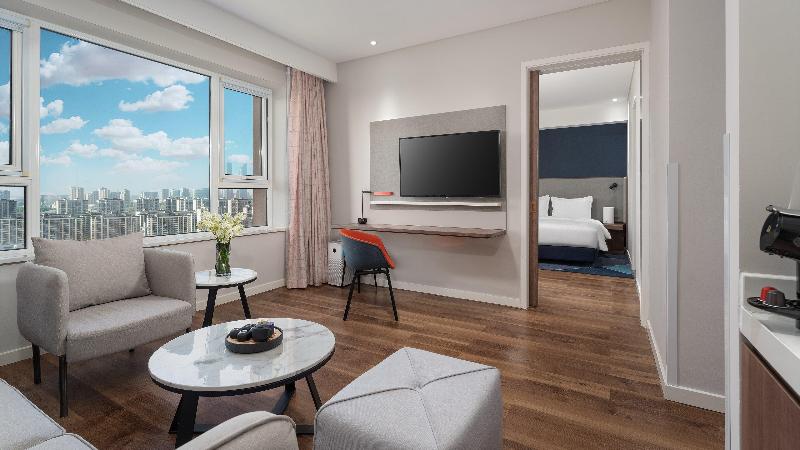 Holiday Inn Express Yinchuan Downtown image