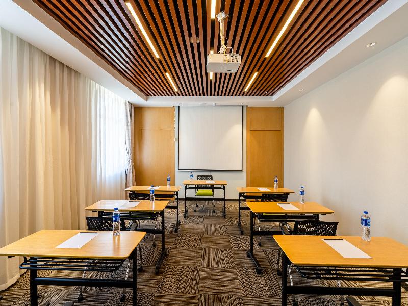 Holiday Inn Express Litang image