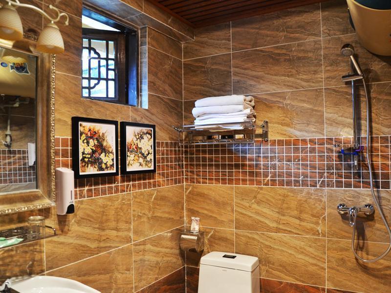 LIJIANG MAPLE LEAF INN image
