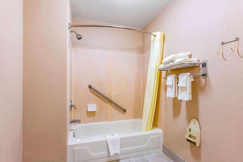 Quality Inn Quincy - Tallahassee West image