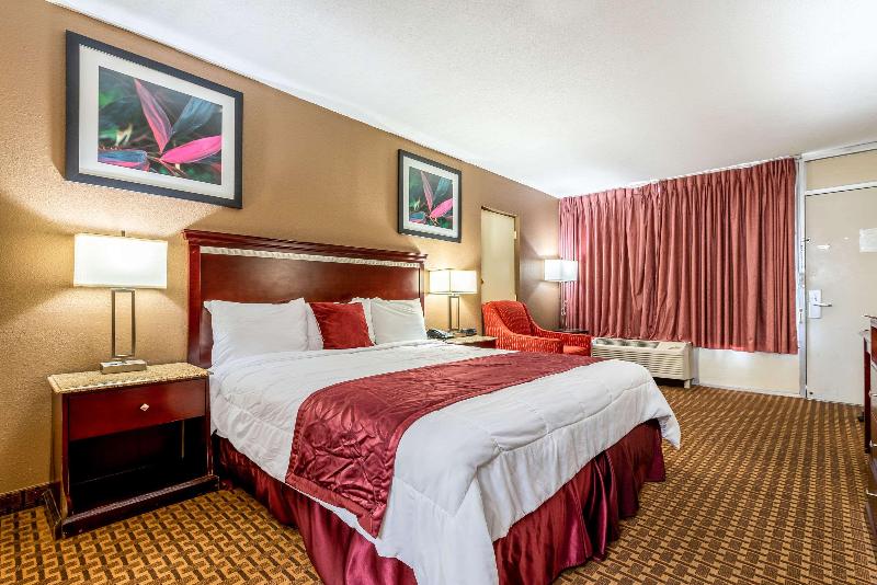 Rodeway Inn Bushnell image
