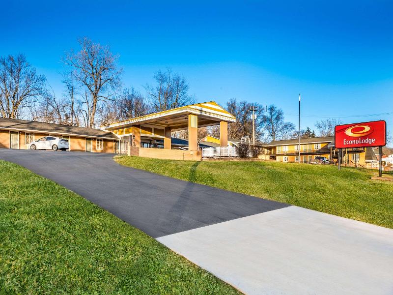 Econo Lodge image