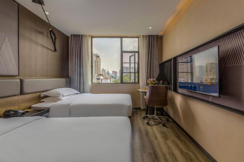 IU Hotel·Kunming Yuantong Mountain Cuihu Park — main photo