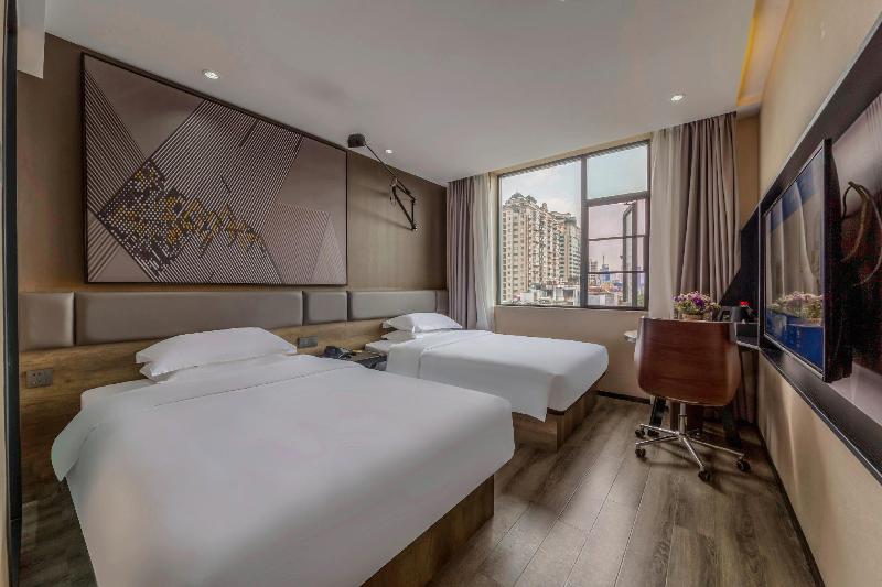 IU Hotel·Kunming Yuantong Mountain Cuihu Park — photo 2
