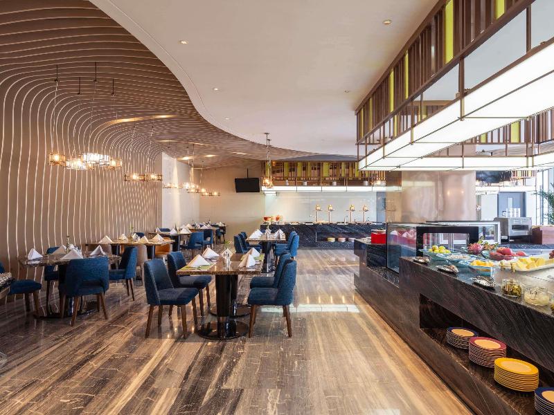 Novotel Zhengzhou Airport Hotel image