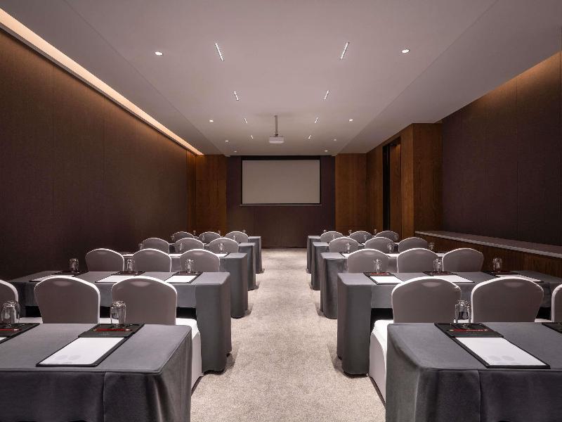 Novotel Zhengzhou Airport Hotel image