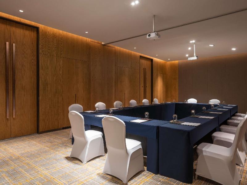 Novotel Zhengzhou Airport Hotel image