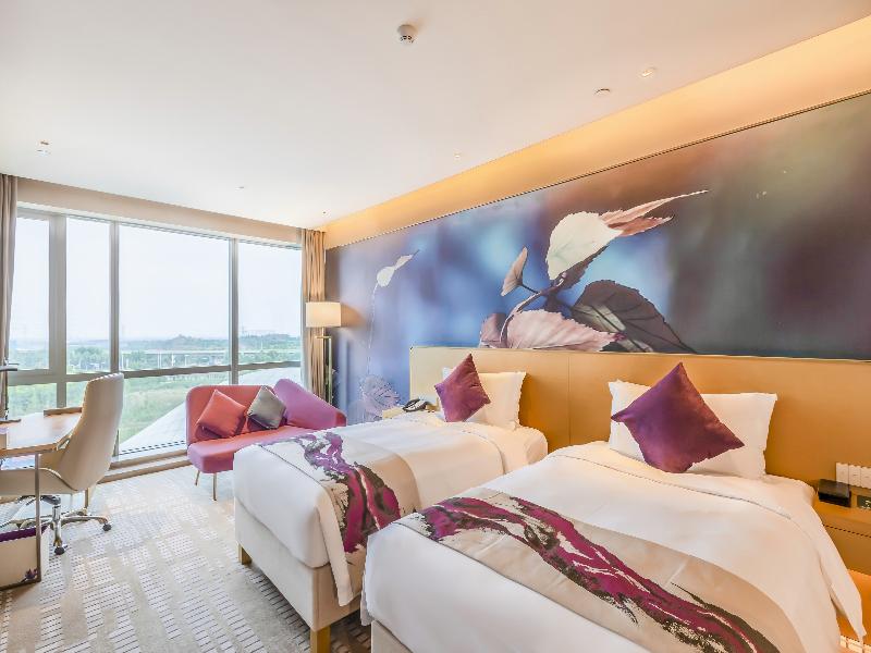 Novotel Zhengzhou Airport Hotel image