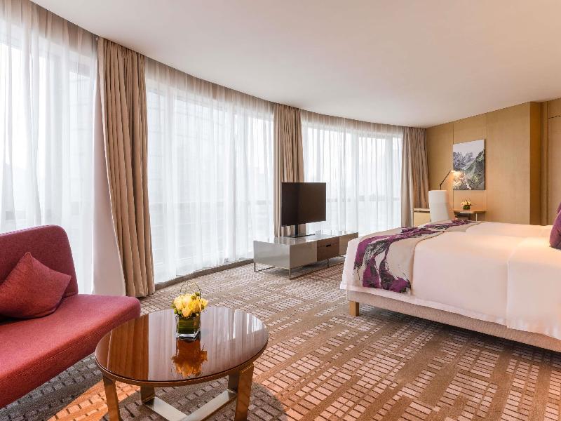 Novotel Zhengzhou Airport Hotel image