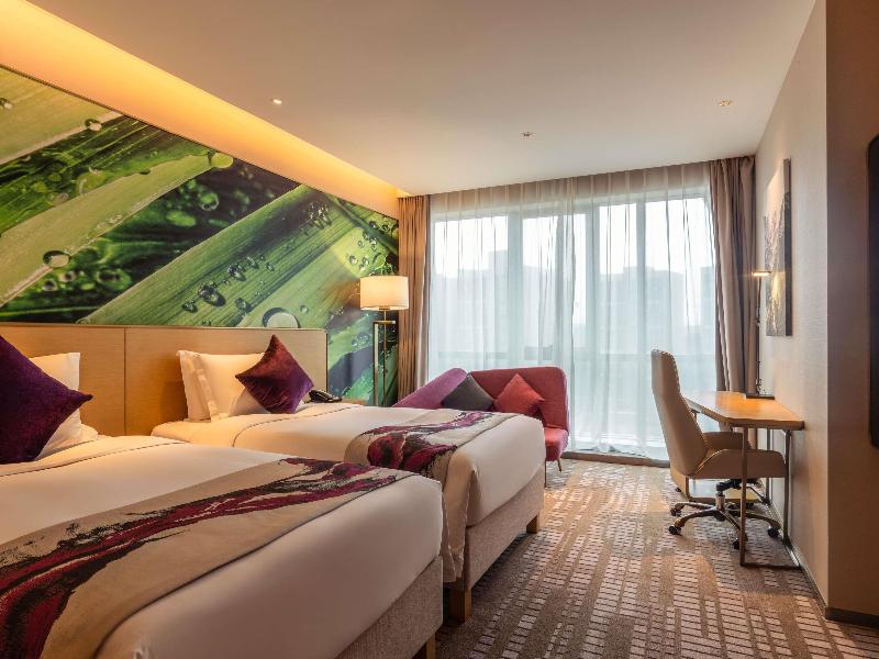Novotel Zhengzhou Airport Hotel image