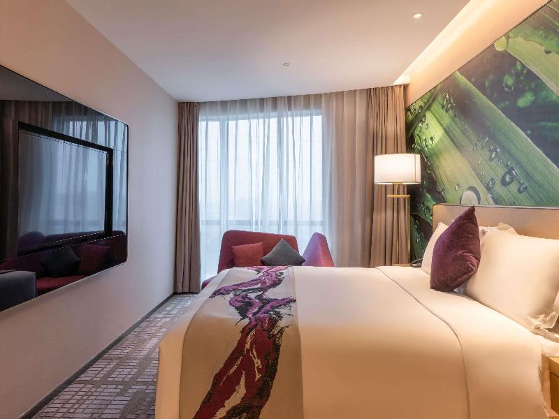 Novotel Zhengzhou Airport Hotel image