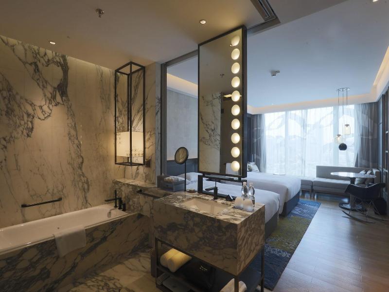 Renaissance Hangzhou Northeast Hotel image